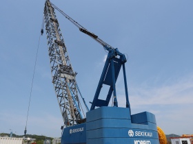 image of 90-ton crawler crane